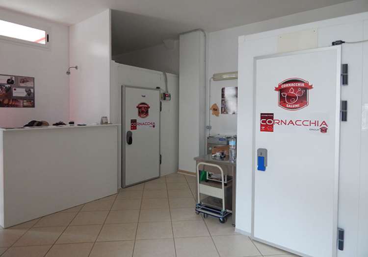 Ampio Magazzino a Temperatura Controllata per mantenere sempre Alta la Qualità e la Fraschezza dei nostri Prodotti