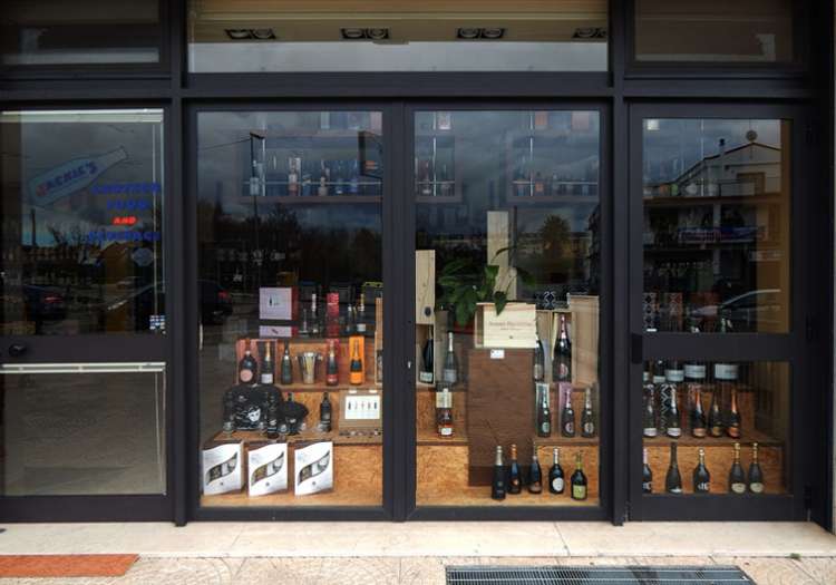 Spumanti e Prosecchi delle migliori marche per dare un tocco di classe in più alle tue cene o alle tue feste.