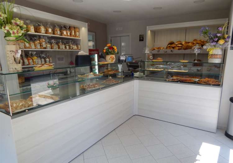 Brioche, Fiocchetti ripieni, Taralli in vari gusti.