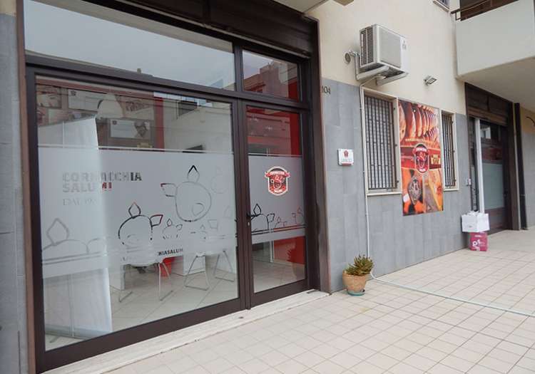 Produciamo inoltre Capocollo, Pancetta, Salsicce Dolci e Piccanti e Salumi tipici di ALTAMURA